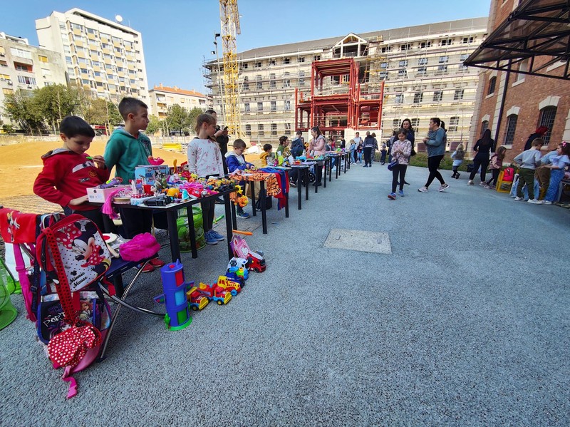 Mini buvljak u dvorištu: Razmijenimo stripove, slikovnice, knjige, igračke… 